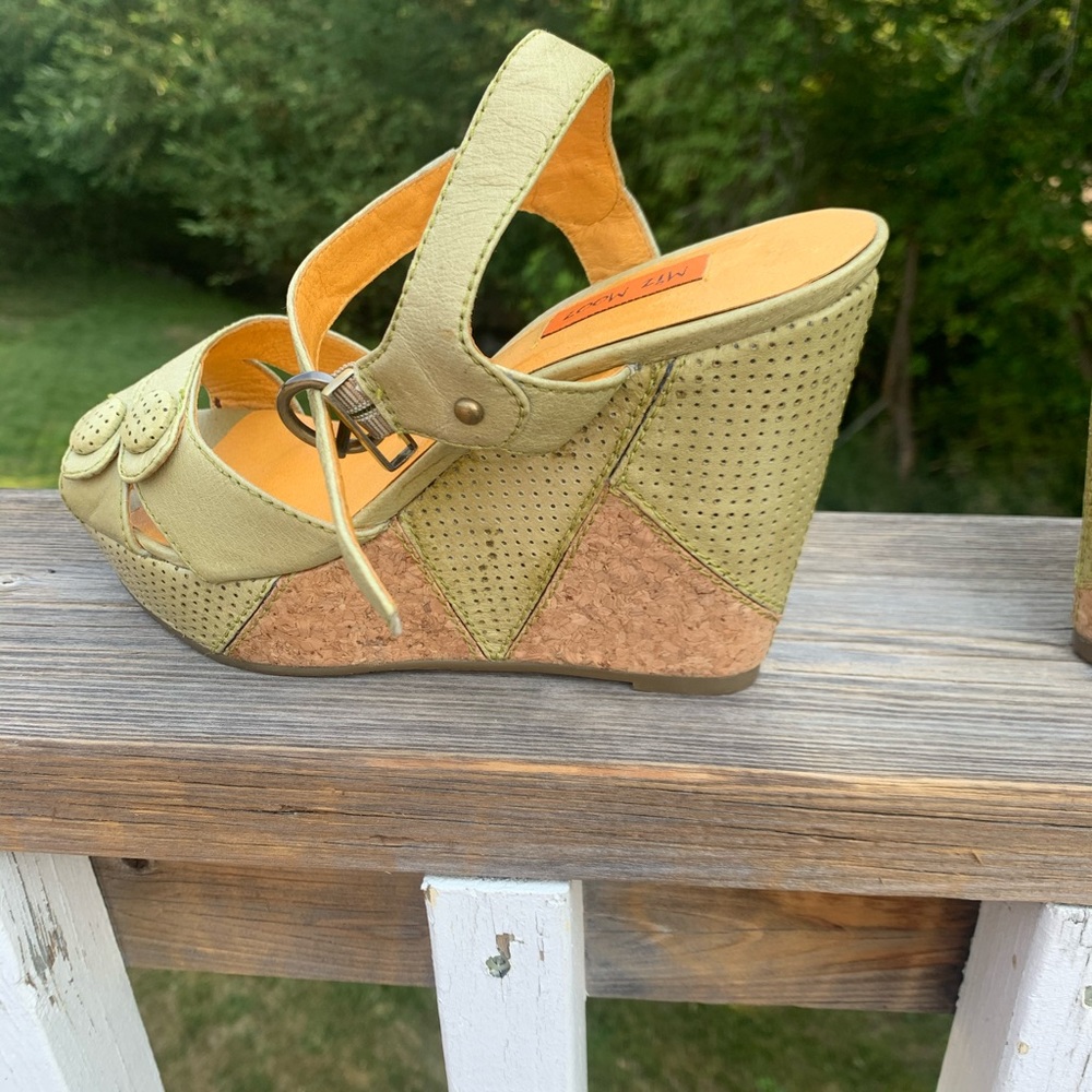 ☘️ Sz 7 Miz Mooz heeled sandals